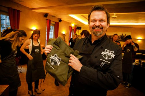 Latzschürze „The Grillacademy“ – Bild 3
